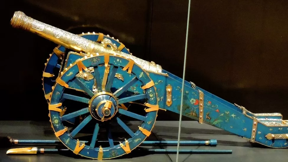 A bronze cannon, thought to be exchanged as a gift between Sri Lankan aristocracy, will also be returned