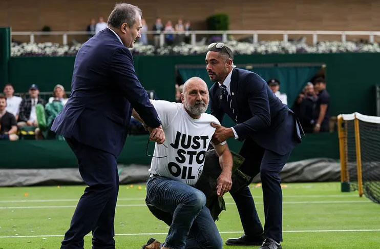 Climate protesters disrupt Wimbledon match