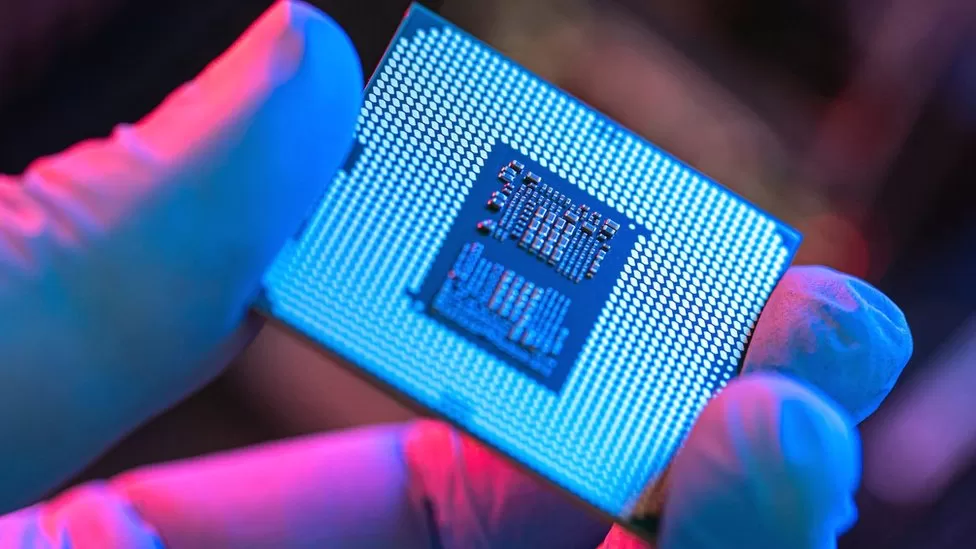China curbs exports of key computer chip materials