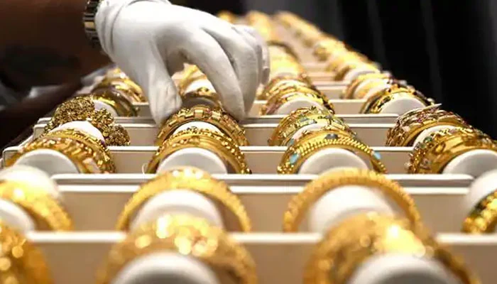Gold falls by over Rs2,000 as rupee strengthens
