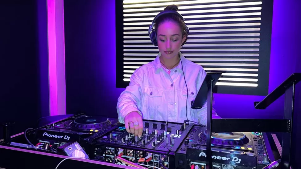 Hannah mainly plays garage and bassline in her DJ sets