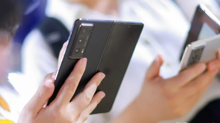A new foldable smartphone is becoming as popular as an Apple
