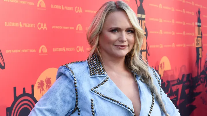 Miranda Lambert called out fans for taking a selfie.