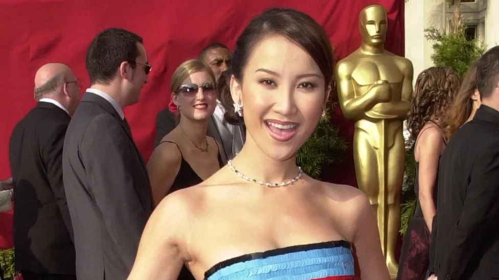 She performed at the 2001 Oscars in Hollywood