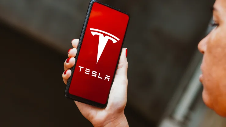 Tesla directors has pay $735 million to settle lawsuit compensation