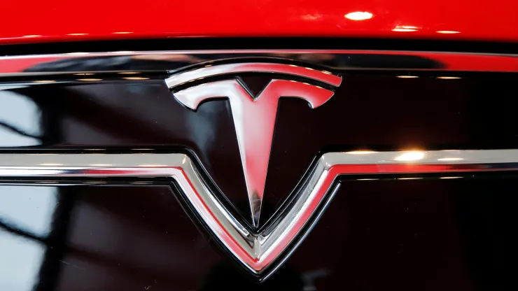Business: Tesla cuts Model S and X prices by over 6% in China