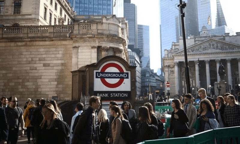 UK jobless rate climbs