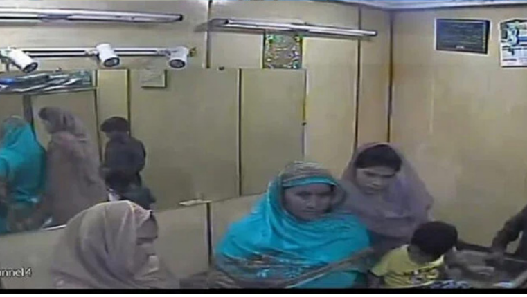 Women trick shopkeeper, steals gold worth millions