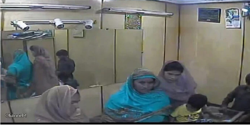 Women trick shopkeeper, steals gold worth millions