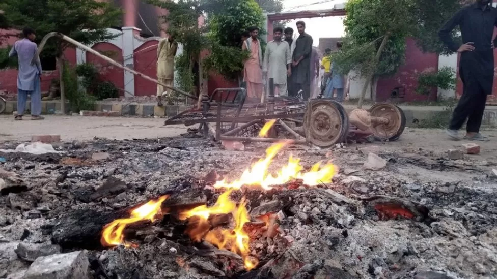 Pakistan: Mob burns churches over blasphemy claims