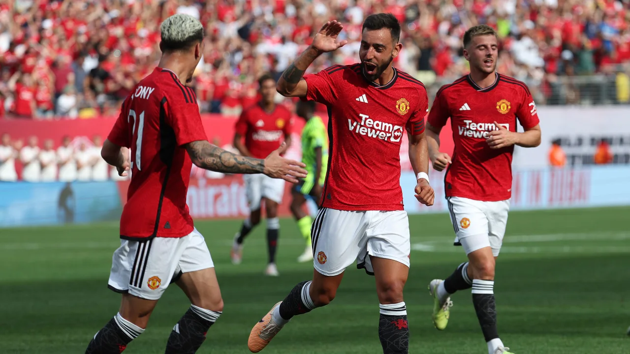 Manchester United beat Everton in the Toffees’ first game