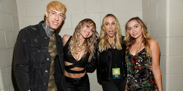 Miley Cyrus mother Tish weds ‘Prison Break’ star Dominic Purcell