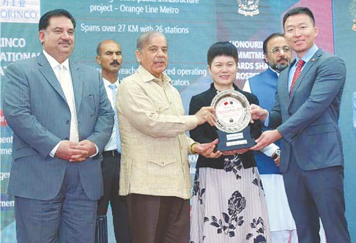 Assures Chinese investors of simplified procedures under CPEC