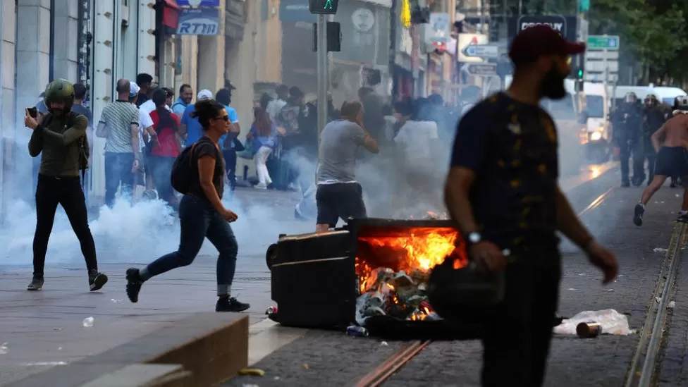 EU: French police officer to stay in custody over riot gun violence