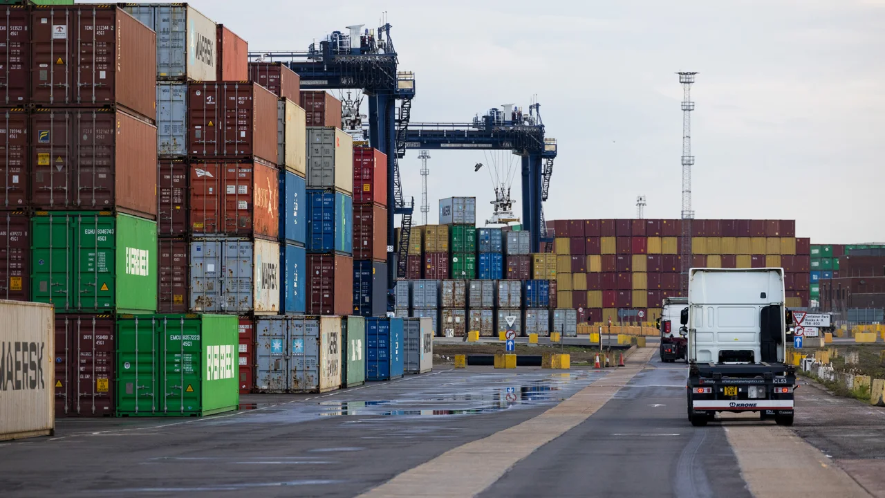UK economy records surprise growth strong rises in manufacturing