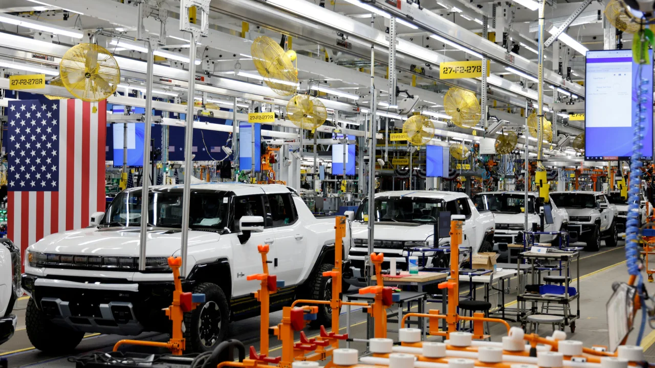 UAW president says auto strike would hurt mostly ‘billionaire class’