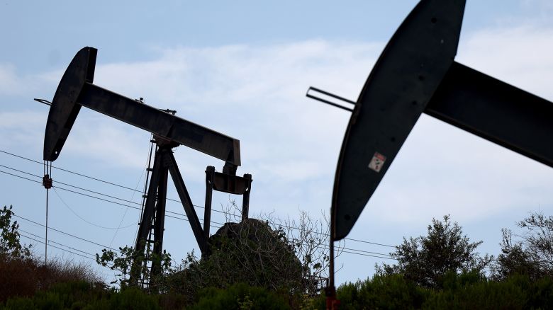 US oil prices top $90 a barrel for the first time this year