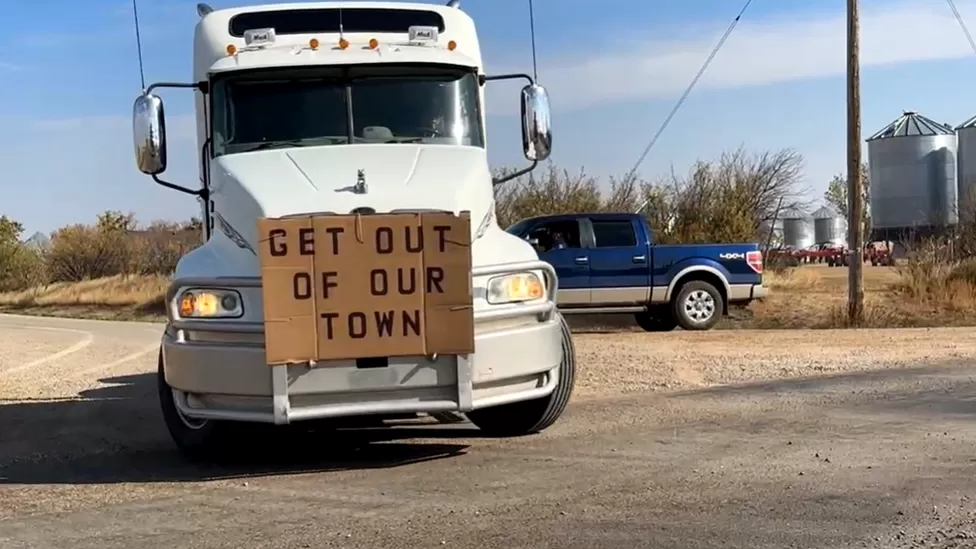 A QAnon queen and the Canada town that wants her gone