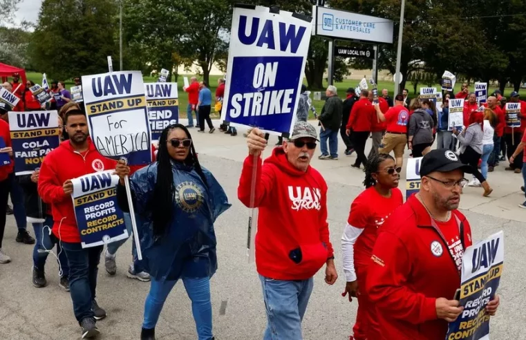 This union worker fist bumped Biden but may vote for Trump