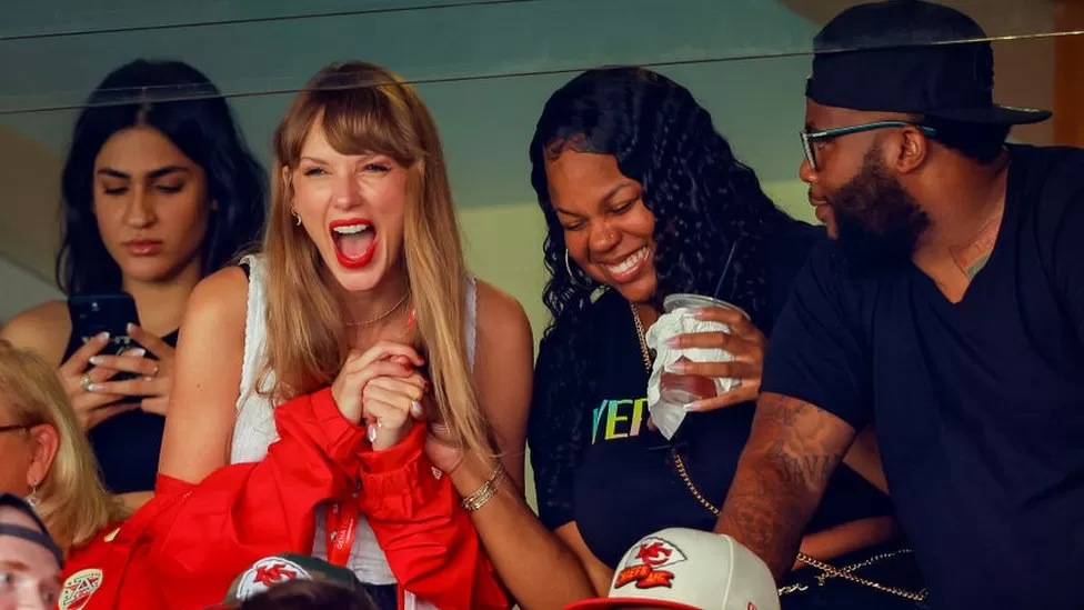 Mans Taylor Swift and Travis Kelce clip leads to crazy 24 hours