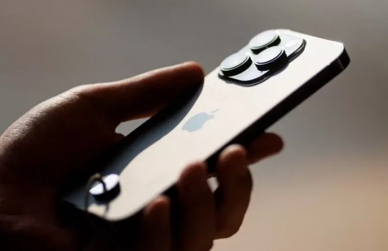Apple adopts USB-C and boasts better cameras