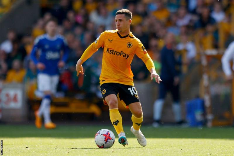 Portugal forward signs new Wolves deal and joins Olympiakos