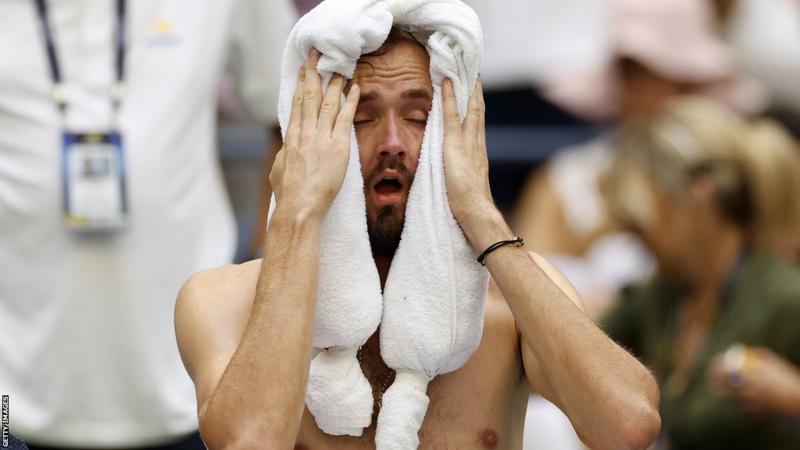 Daniil Medvedev overcomes heat to beat Andrey Rublev