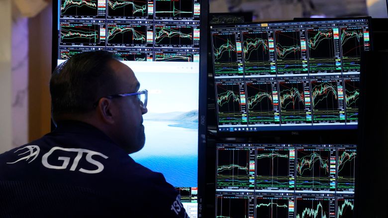 Dow tumbles nearly 400 points, notching biggest one-day drop