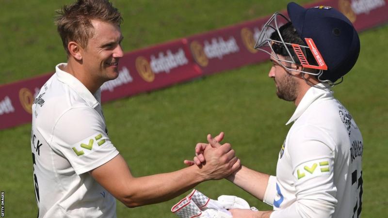 Durham promoted after Leicestershire fail to earn batting points