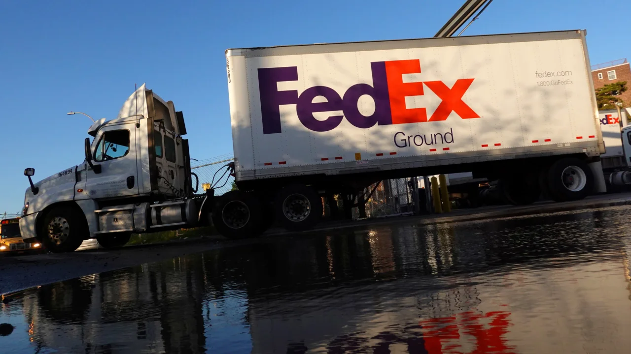 FedEx saw boost from rival UPS’s labor negotiations