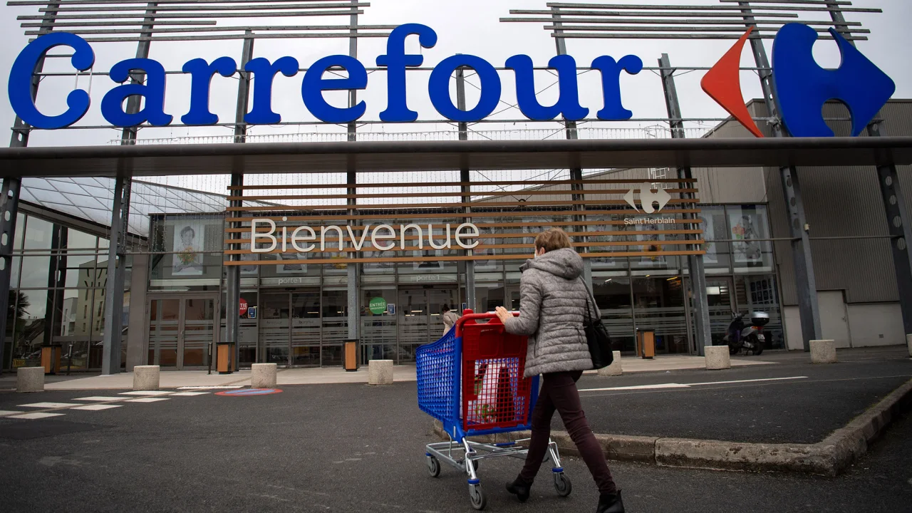 French supermarket chain is using ‘shrinkflation’ stickers