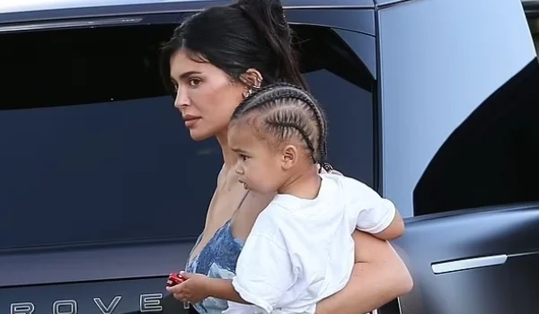 Kylie Jenner returns to work after vacation with Timothée Chalamet