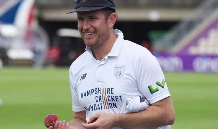 Surrey kept waiting for title by Hampshire and weather