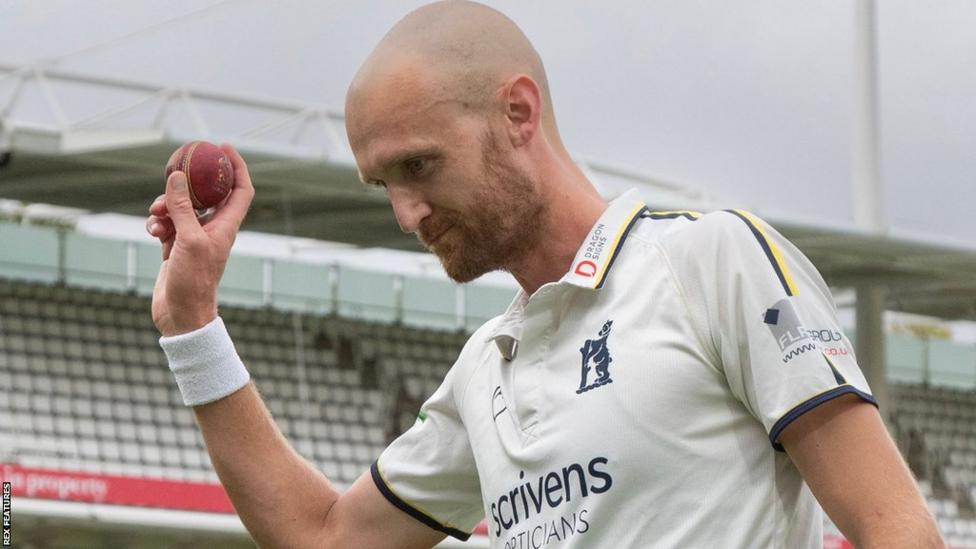 Dalby takes five wickets as Bears edge day one at Lord’s