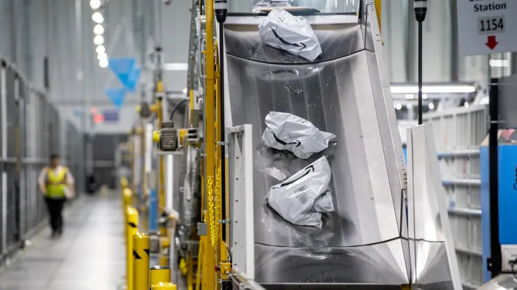 Amazon rolls generative AI tool to help sellers write product listings.