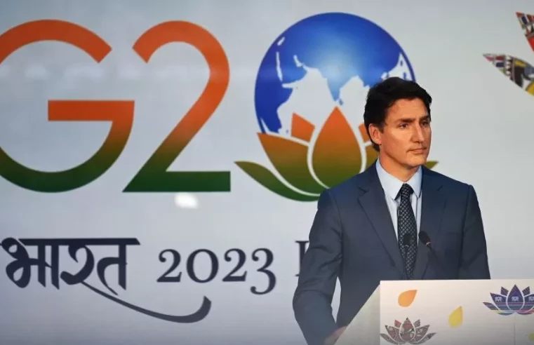 Stranded Canadian PM leaves India after plane snag fixed