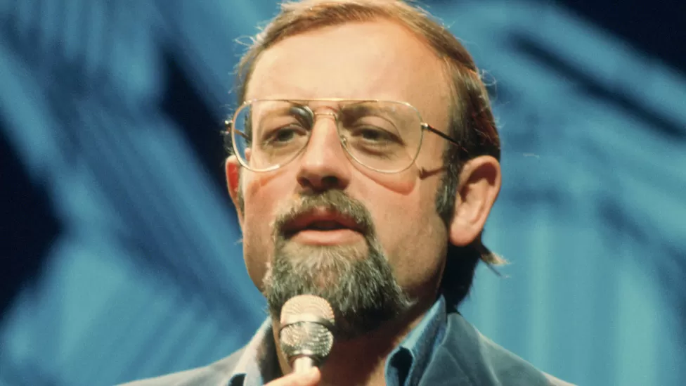 Durham Town folk singer dies at 87