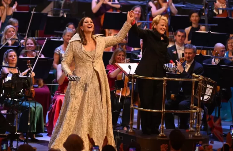 Sweltering heat fails to dampen the audience’s spirits