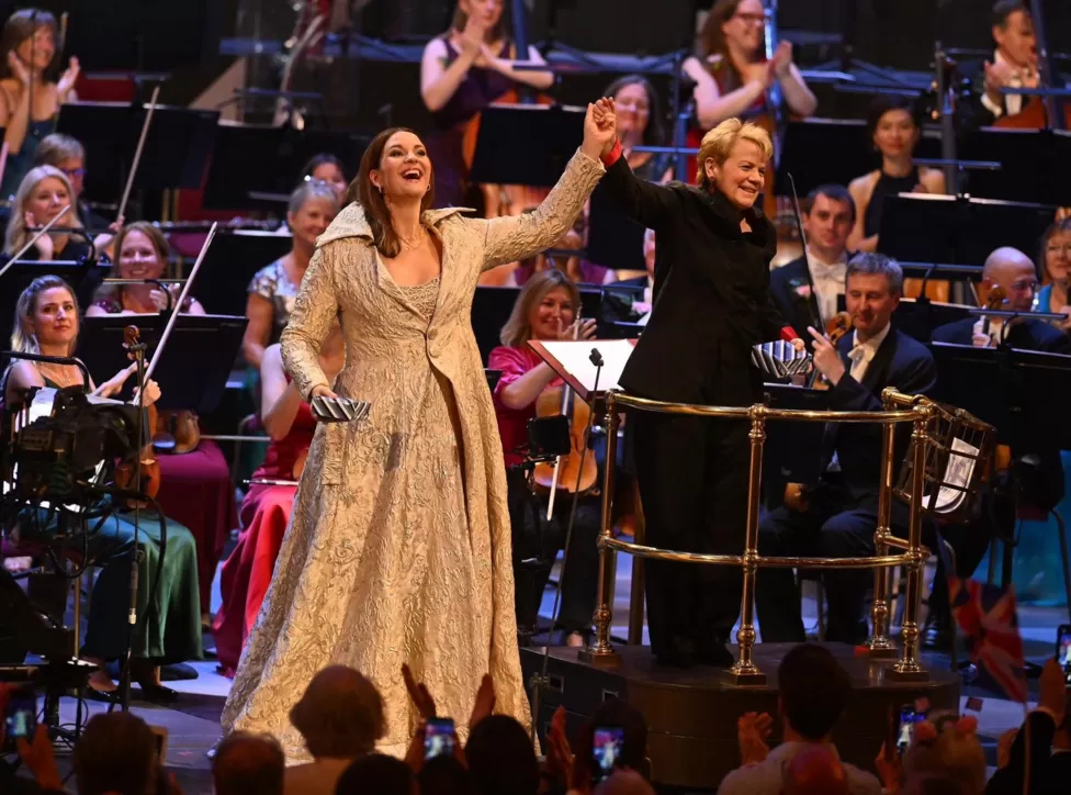 Sweltering heat fails to dampen the audience’s spirits
