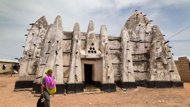 Part of historic Ghanaian mosque collapses