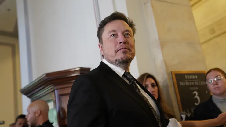 Senators ask Pentagon for answers on SpaceX’s Starlink service.