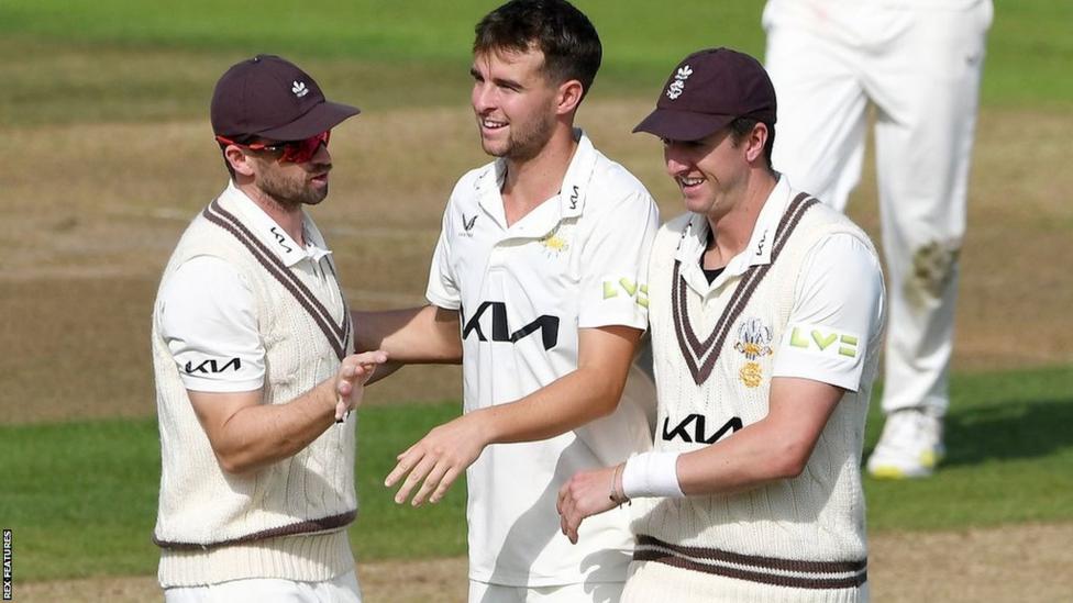 Surrey close on title despite Brown defiance for Hampshire