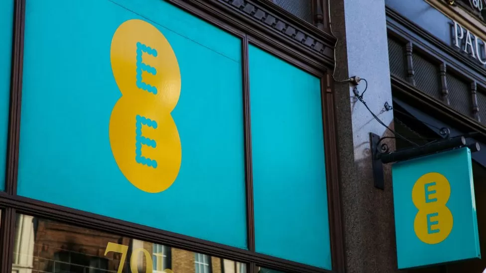 EE and Vodafone: Technical bug hits mobile networks.