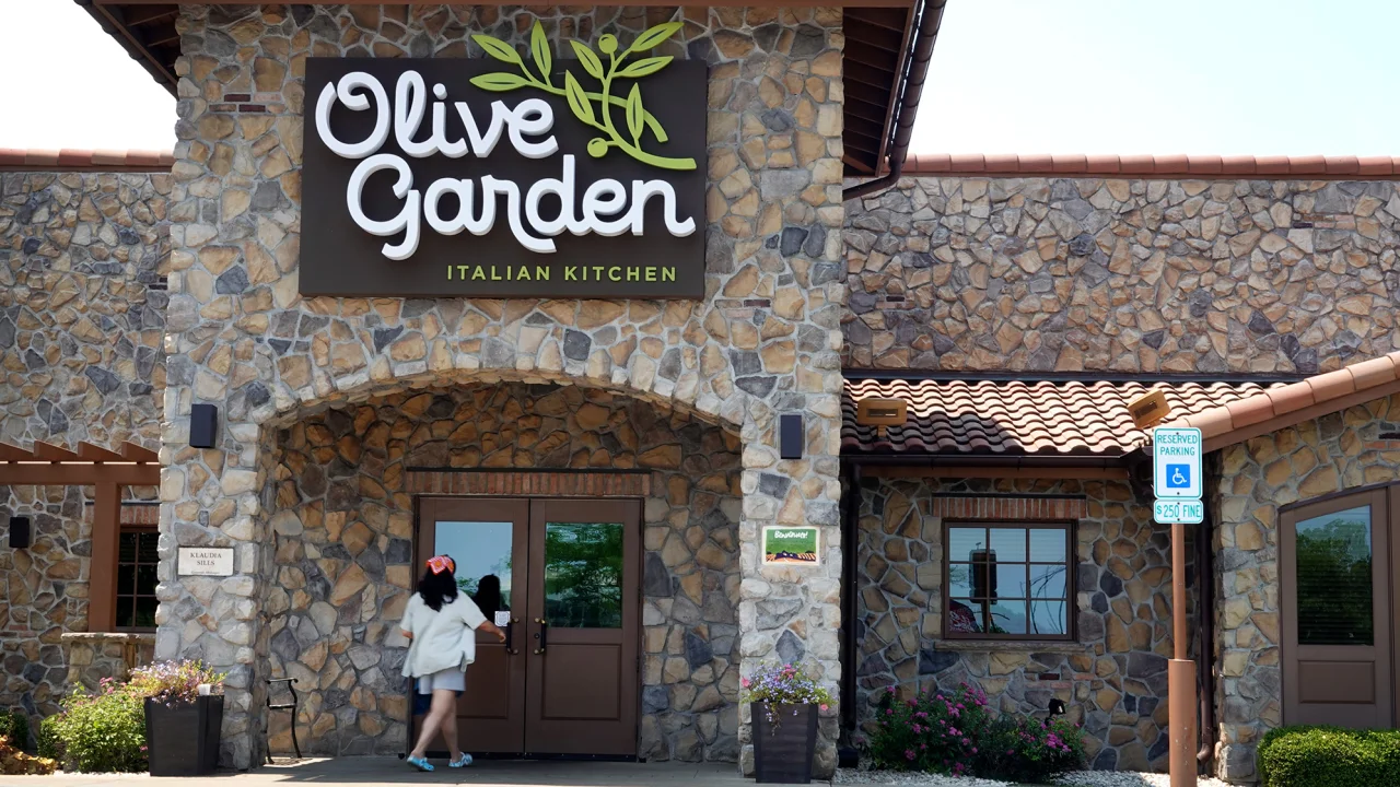 Older customers away from Cracker Barrel and Olive Garden