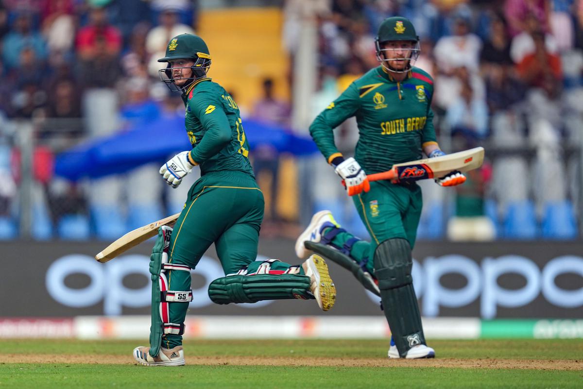 Dussen & Quinton de Kock star as South Africa thrash NZ