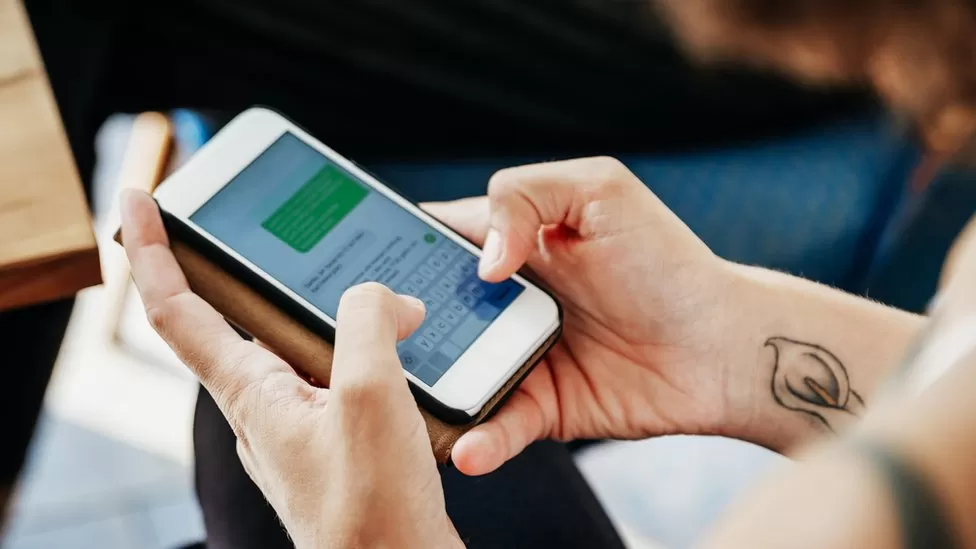 Apple to bridge message divide but keeps green bubbles