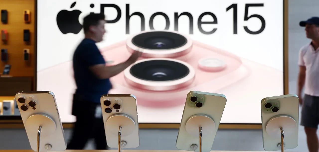 Apple’s slower device sales continue to weigh on earnings