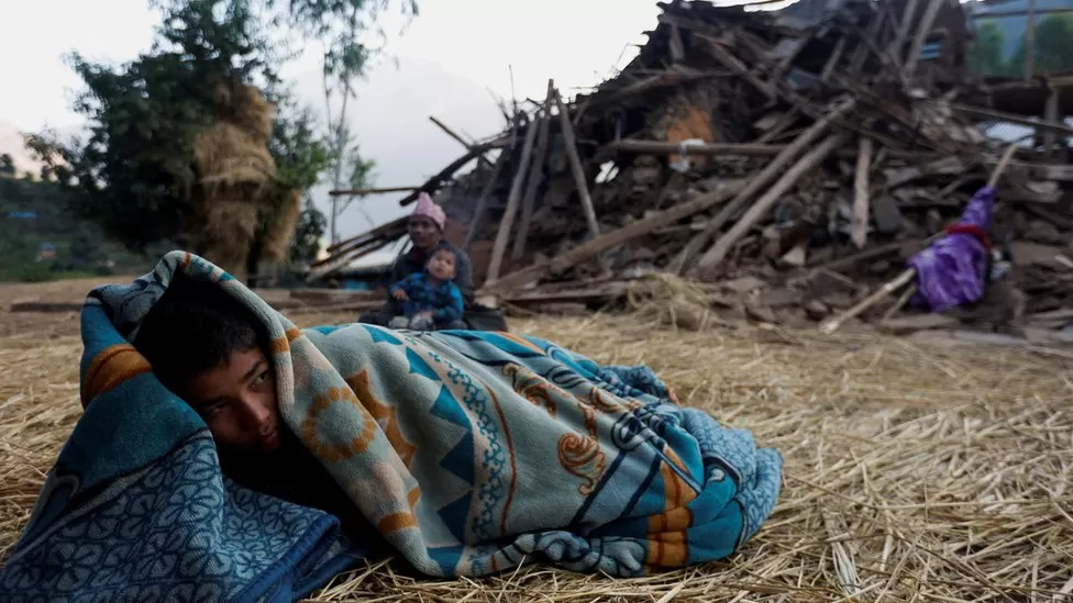 Nepal earthquake Thousands spend night outdoors in cold
