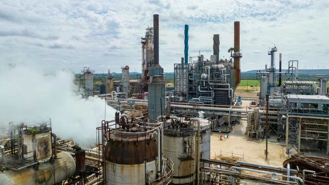 Oil prices tumbles nearly 6% to four-month lows