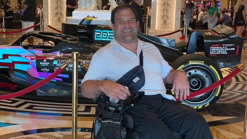 Disable man with cerebral palsy to drag himself off plane